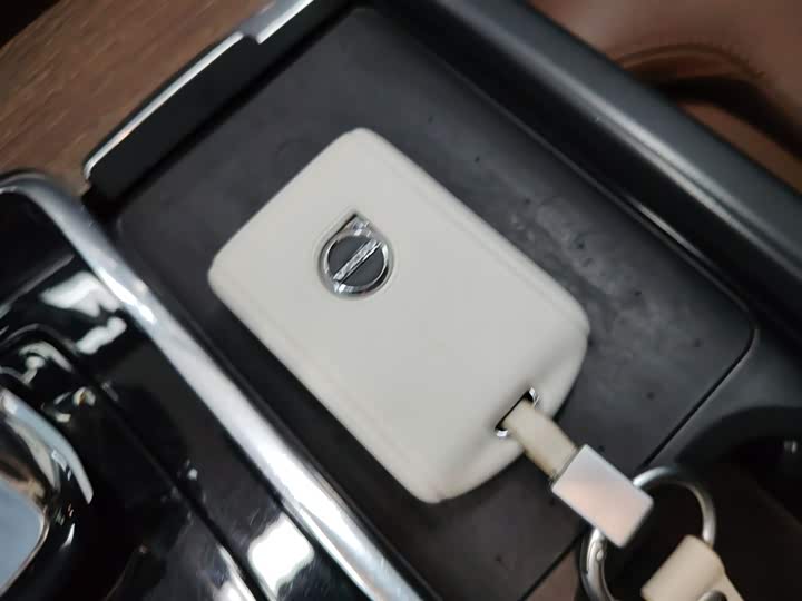 Фото 9 - Volvo S90