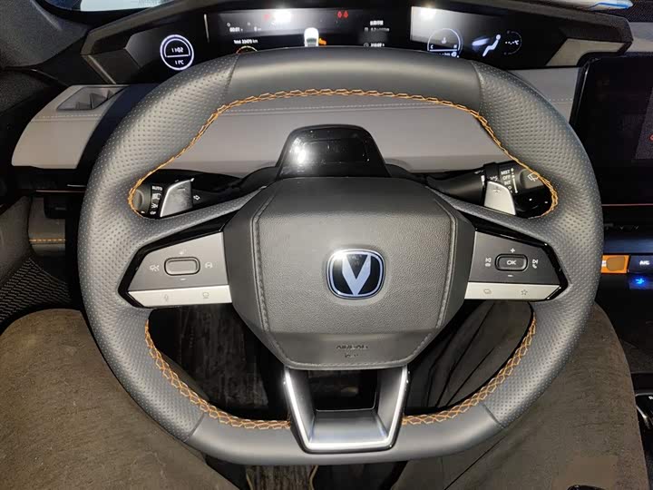 Фото 11 - Changan UNI-V