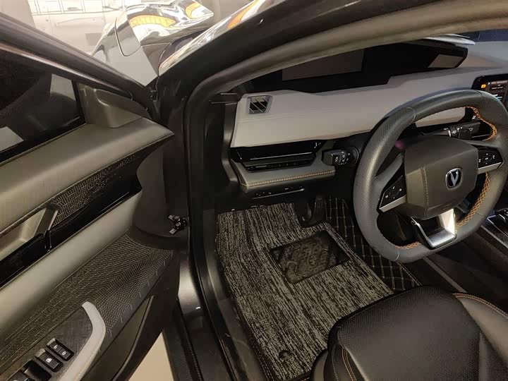 Фото 16 - Changan UNI-V