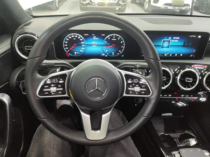 Фото 11 - Mercedes-Benz A-Class