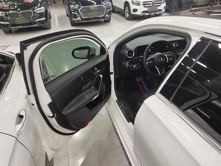 Фото 16 - Mercedes-Benz A-Class