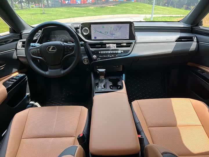 Фото 6 - Lexus ES