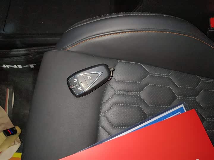 Фото 9 - Changan UNI-T