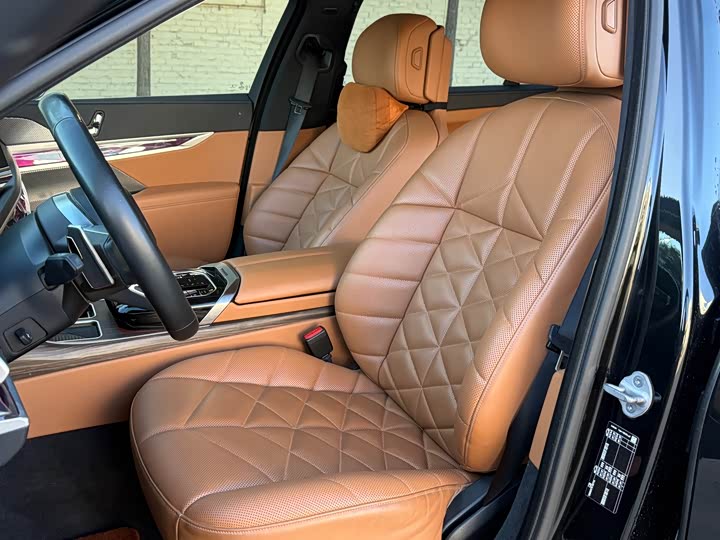 Фото 10 - BMW 7 Series