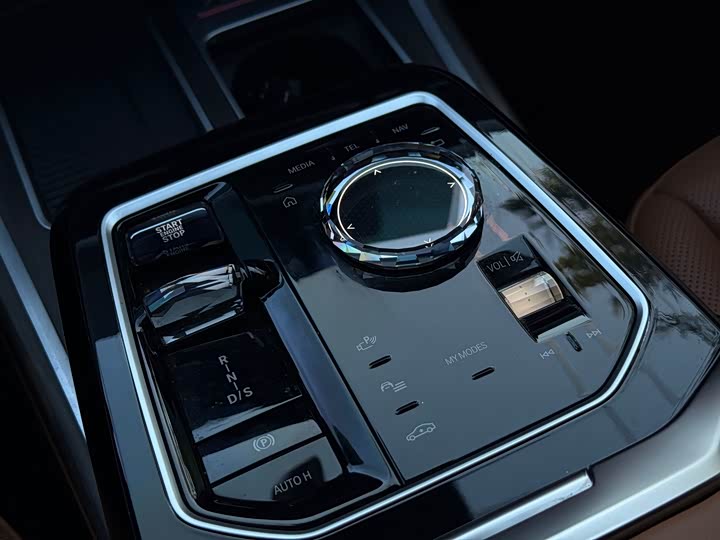 Фото 16 - BMW 7 Series