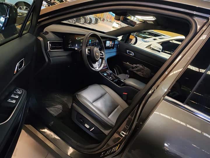 Фото 15 - LiXiang One