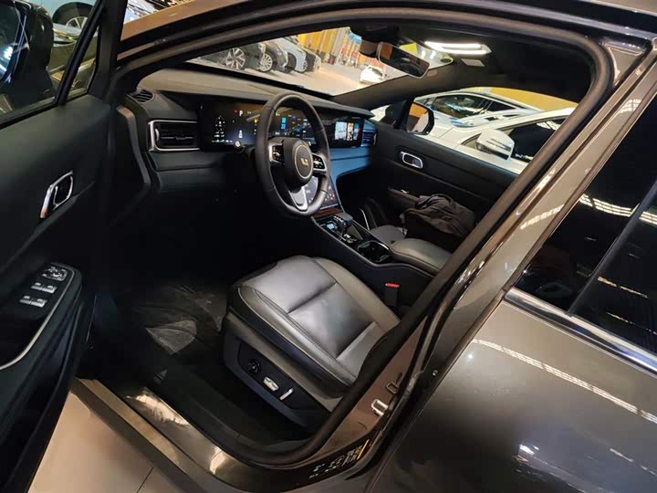 Фото 16 - LiXiang One