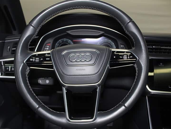 Фото 11 - Audi A6L