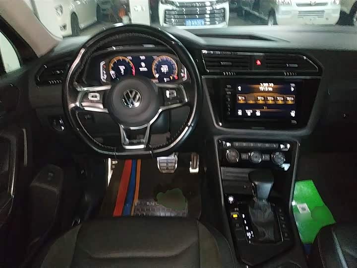 Фото 11 - Volkswagen Tiguan L Pro