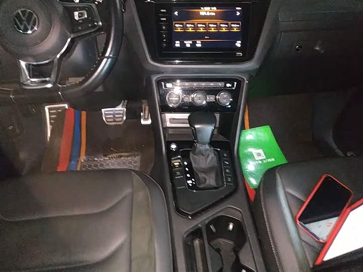 Фото 14 - Volkswagen Tiguan L Pro