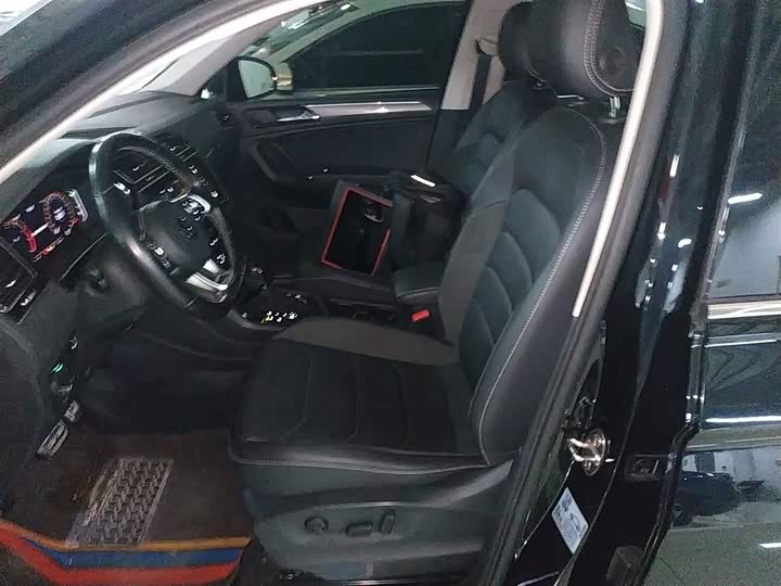 Фото 15 - Volkswagen Tiguan L Pro