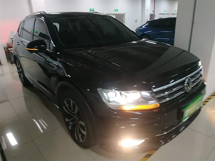 Фото 4 - Volkswagen Tiguan L Pro