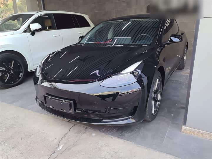 Фото 1 - Tesla Model 3