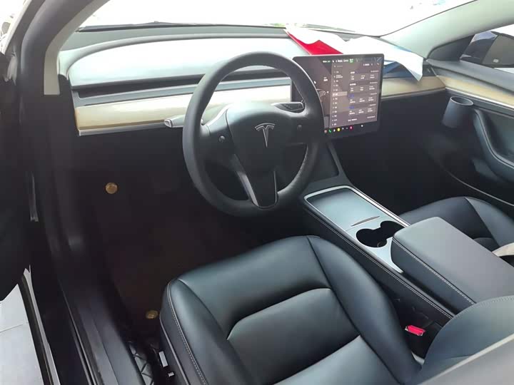 Фото 10 - Tesla Model 3