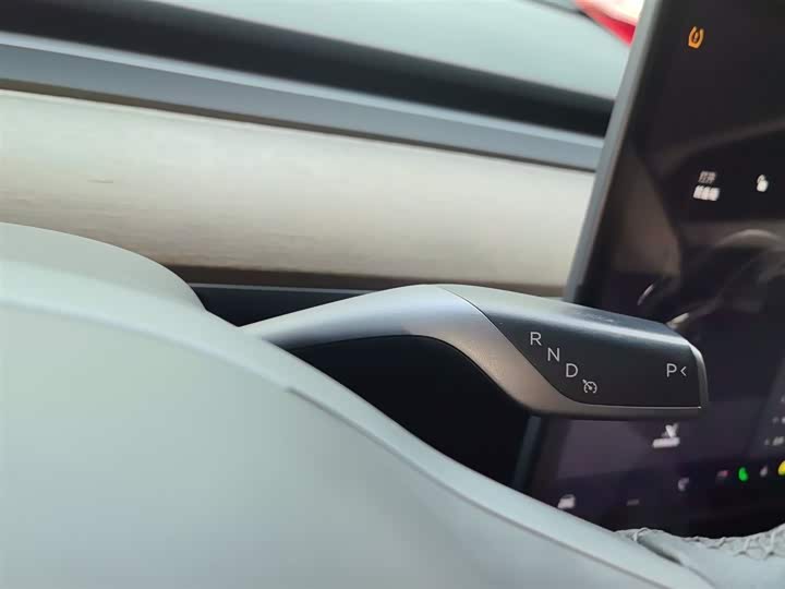 Фото 14 - Tesla Model 3