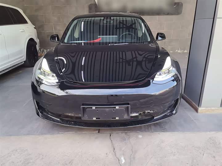 Фото 3 - Tesla Model 3