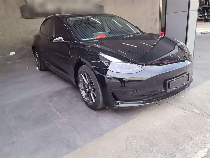 Фото 4 - Tesla Model 3