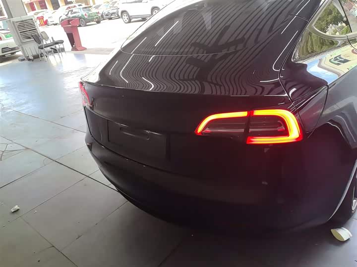 Фото 6 - Tesla Model 3