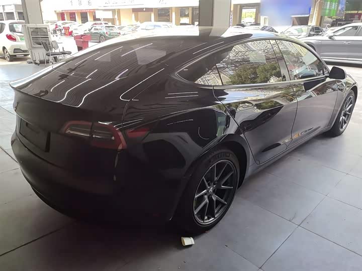 Фото 7 - Tesla Model 3