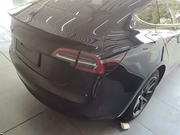 Фото 8 - Tesla Model 3