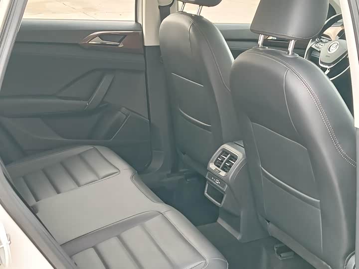 Фото 4 - Volkswagen Tharu