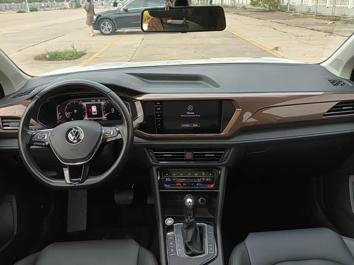 Фото 5 - Volkswagen Tharu