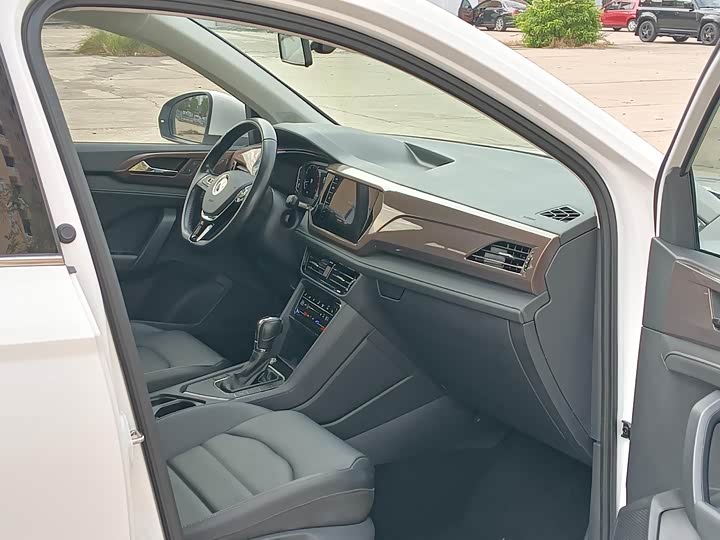 Фото 7 - Volkswagen Tharu