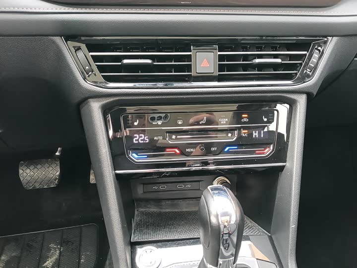 Фото 8 - Volkswagen Tharu