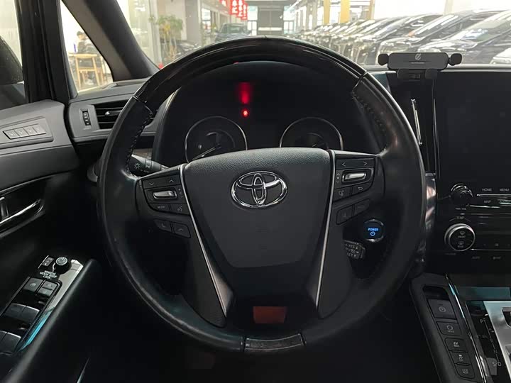 Фото 10 - Toyota Vellfire