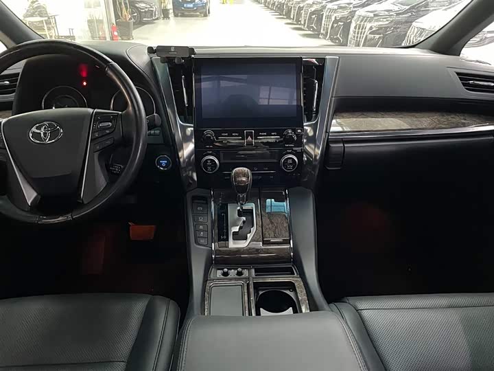 Фото 11 - Toyota Vellfire