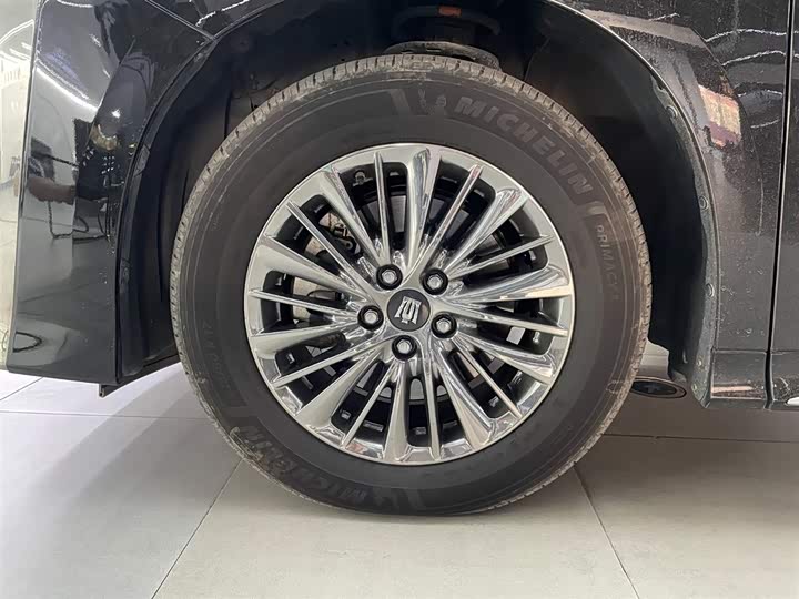 Фото 14 - Toyota Vellfire