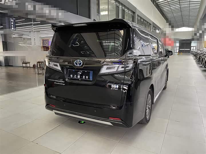 Фото 6 - Toyota Vellfire