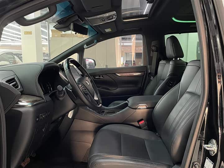 Фото 8 - Toyota Vellfire