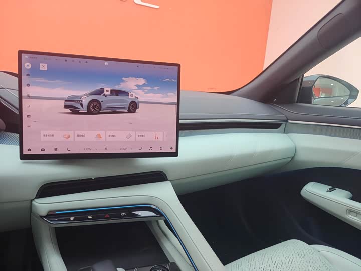 Фото 30 - Zeekr 001