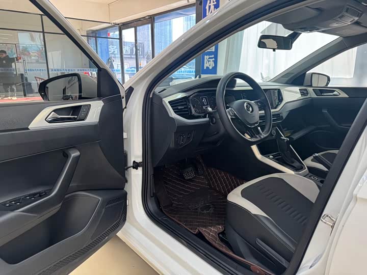 Фото 7 - Volkswagen Polo