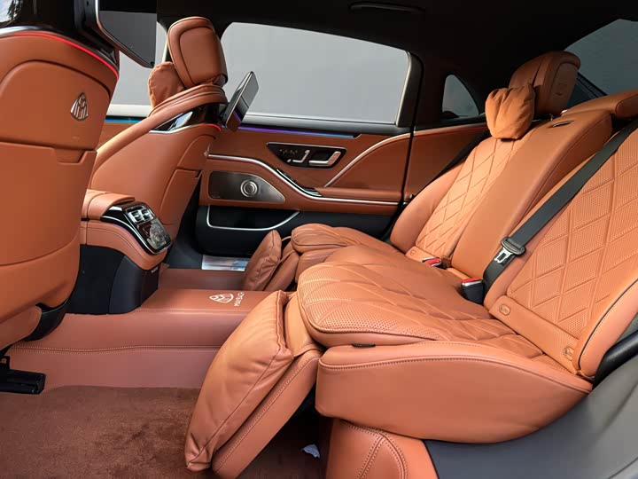 Фото 17 - Mercedes-Benz Maybach S-Class