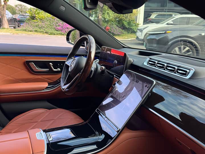 Фото 21 - Mercedes-Benz Maybach S-Class