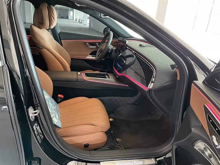 Фото 11 - Mercedes-Benz E-Class