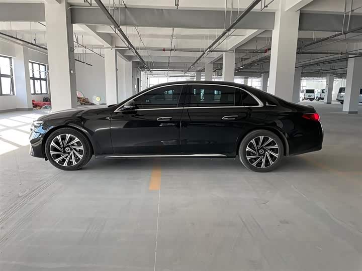 Фото 3 - Mercedes-Benz E-Class