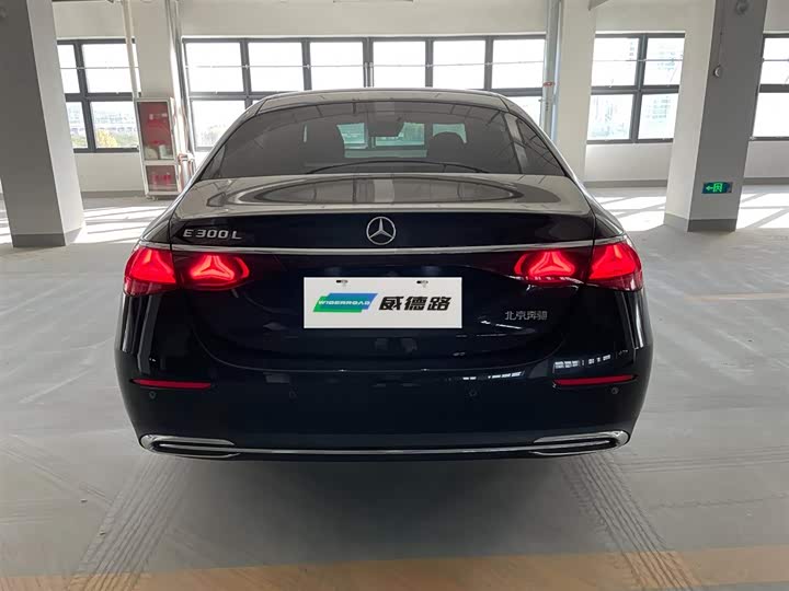 Фото 5 - Mercedes-Benz E-Class