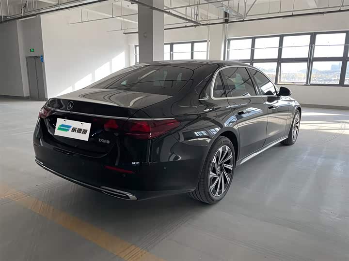 Фото 6 - Mercedes-Benz E-Class