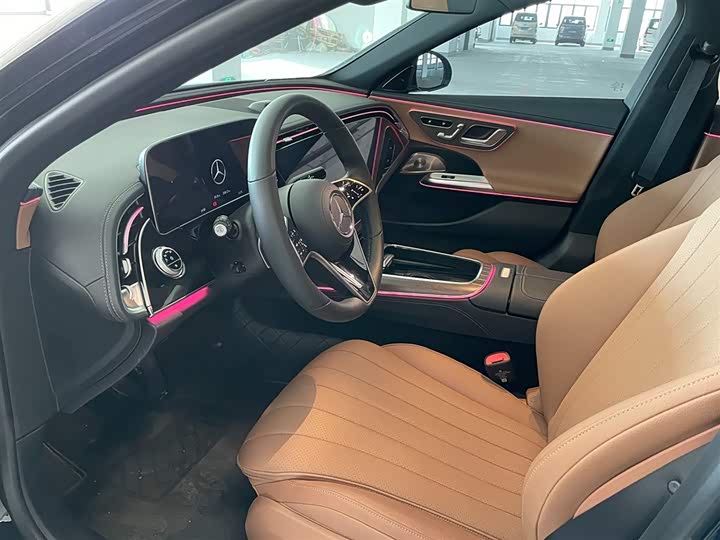 Фото 7 - Mercedes-Benz E-Class