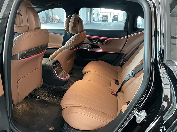 Фото 9 - Mercedes-Benz E-Class