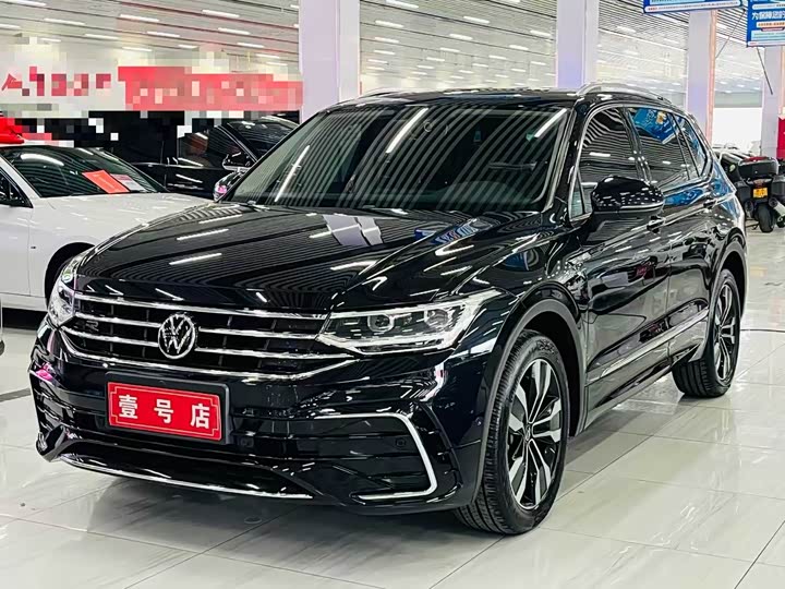 Фото 1 - Volkswagen Tiguan L Pro