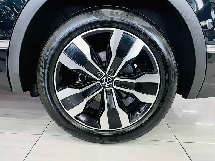 Фото 12 - Volkswagen Tiguan L Pro