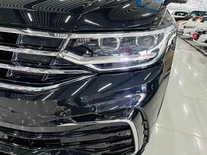 Фото 13 - Volkswagen Tiguan L Pro