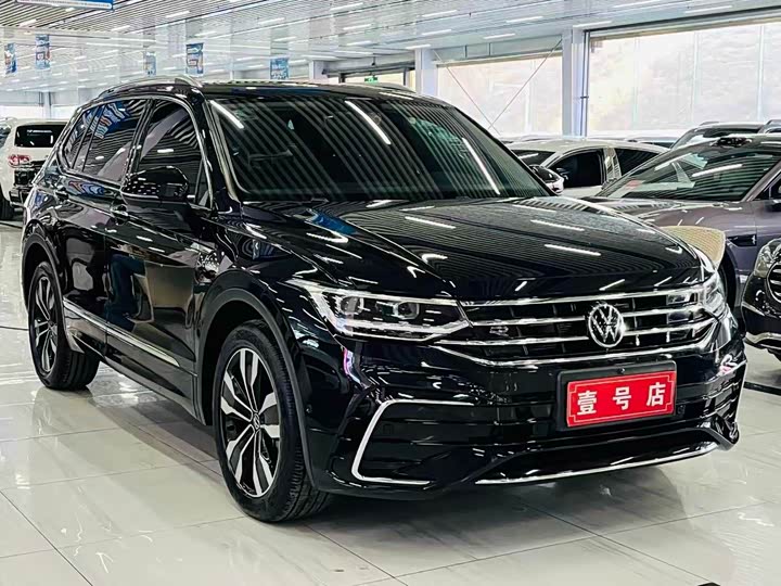 Фото 3 - Volkswagen Tiguan L Pro