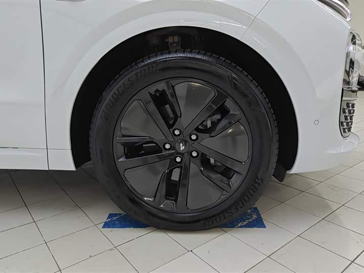 Фото 6 - LiXiang L6