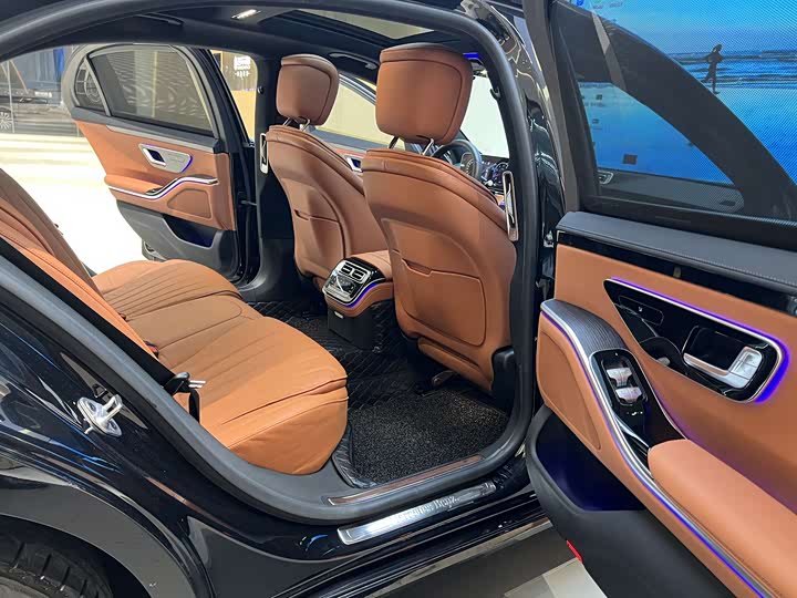 Фото 13 - Mercedes-Benz S-Class