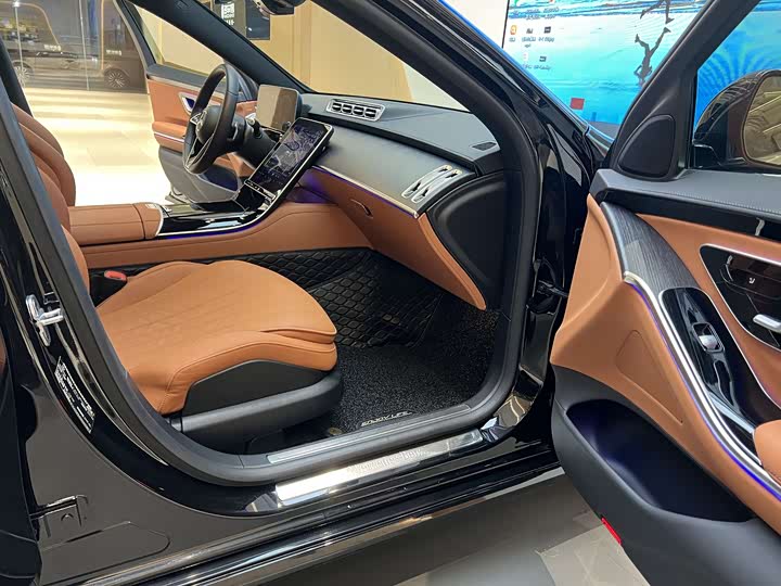 Фото 14 - Mercedes-Benz S-Class